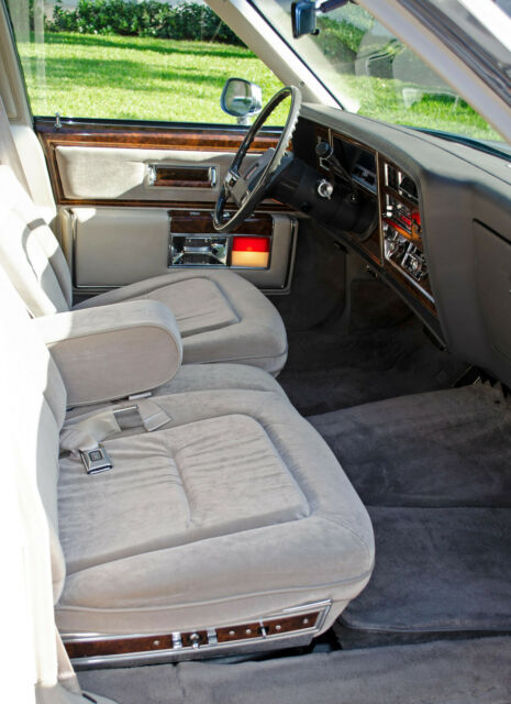 1984 Oldsmobile Ninety-Eight Regency Brougham - photo 9