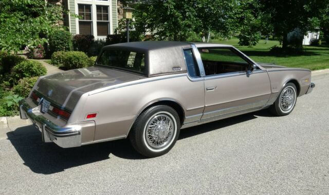 1984 Oldsmobile Toronado Caliente - photo 2