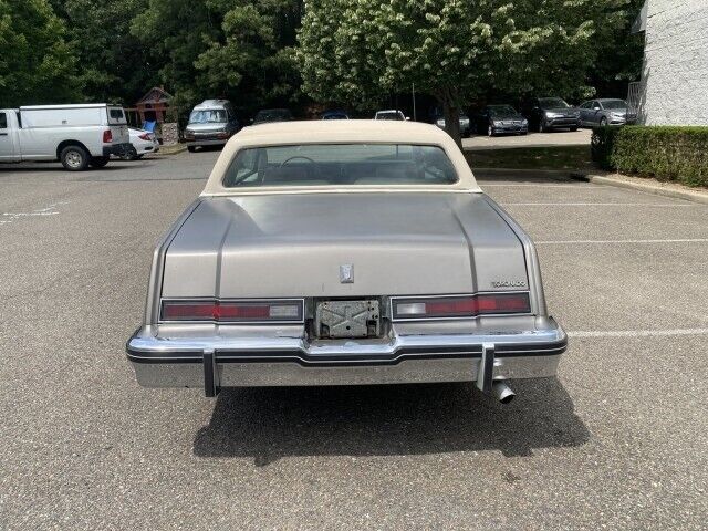 1984 Oldsmobile Toronado Custom Brougham - photo 8