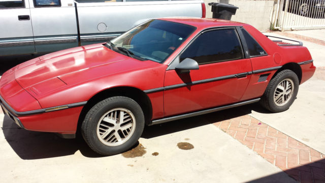 1984 Pontiac Fiero - photo 2