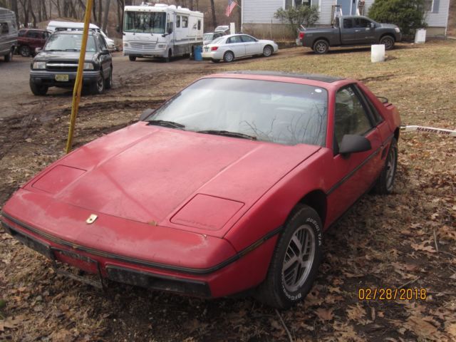 1984 PONTIAC FIERO, 2.5 L ENGINE, MANUAL TRANSMISSION, 1984 Pontiac Fiero SE