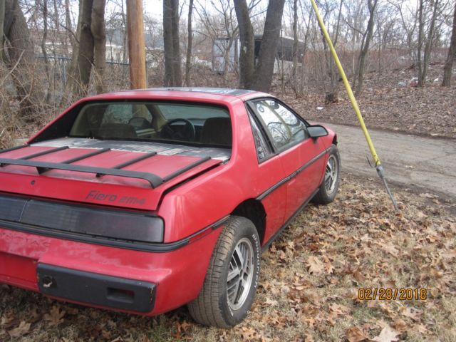 1984 Pontiac Fiero SE - photo 4