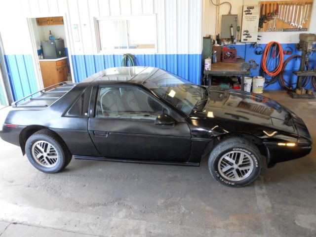 1984 Pontiac Fiero 2M4 1984 Pontiac Fiero 2M4