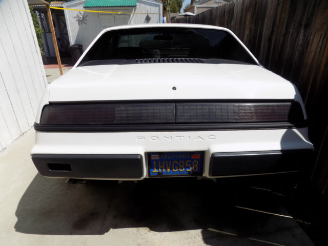 1984 Pontiac Fiero SE - photo 2