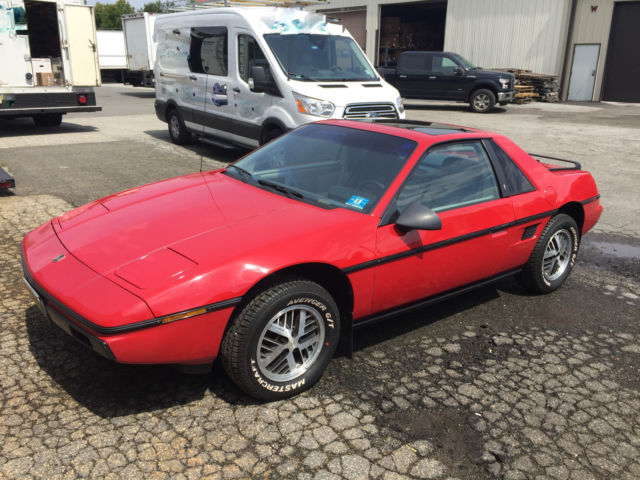 1984 Pontiac Fiero 2M4 - photo 3