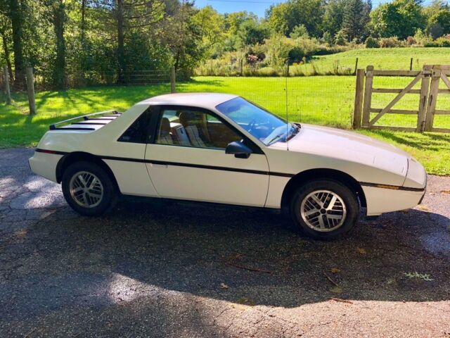 1984 pontiac fiero base 2.5l 1984 Pontiac Fiero