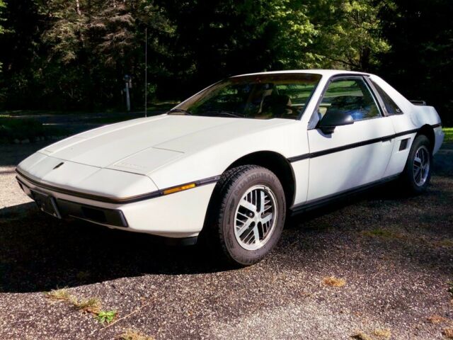 1984 Pontiac Fiero - photo 4