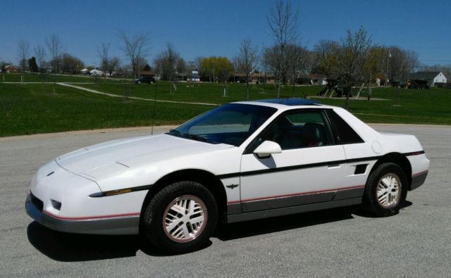1984 Pontiac Fiero Indy 500 Pace Car 1 Owner Low mi. 4-Speed 30mpg LOOK NO/RESER 1984 Pontiac Fiero
