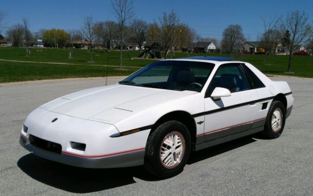 1984 Pontiac Fiero - photo 2