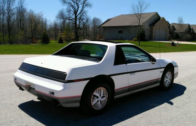 1984 Pontiac Fiero - photo 3