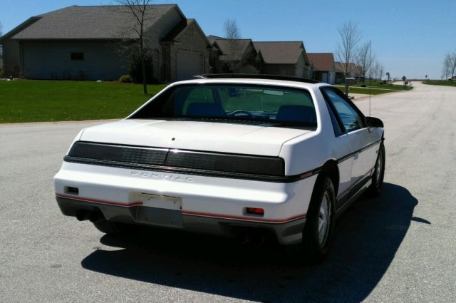 1984 Pontiac Fiero - photo 4