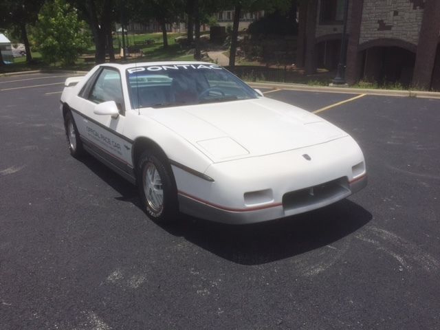 1984 Pontiac Fiero Indy 500 - photo 2