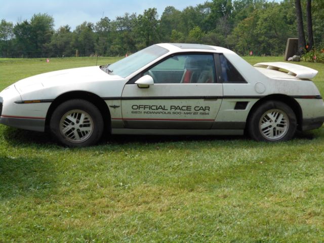 1984 Pontiac Fiero Indy Pace Car - photo 2