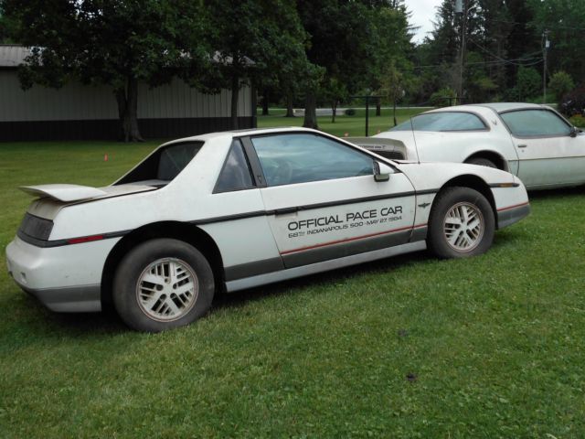 1984 Pontiac Fiero Indy Pace Car - photo 3