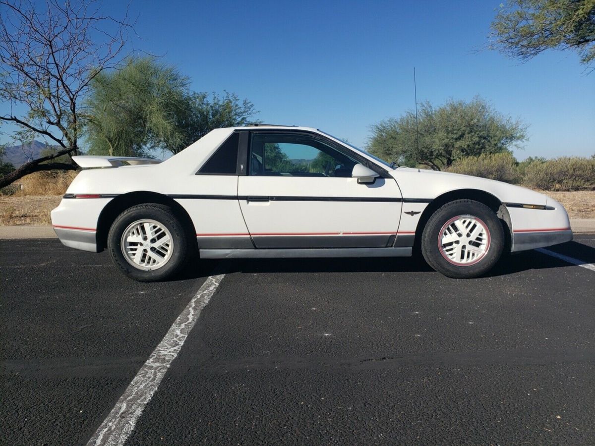 1984 Pontiac Fiero Pace Car - photo 3