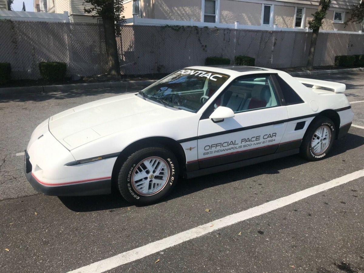 1984 Pontiac Fiero - photo 2