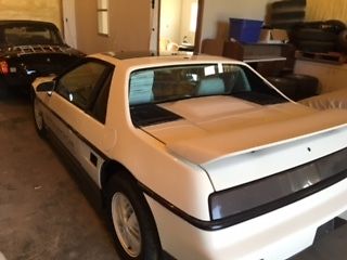 1984 Pontiac Fiero - photo 2