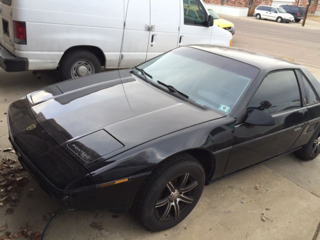 1984 Pontiac Fiero SE - photo 2
