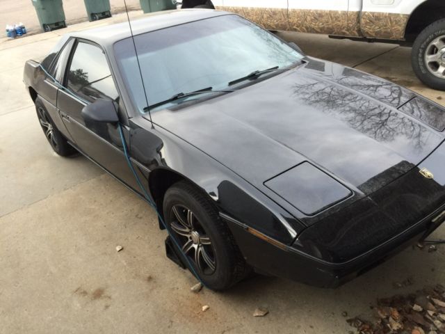 1984 Pontiac Fiero SE - photo 3