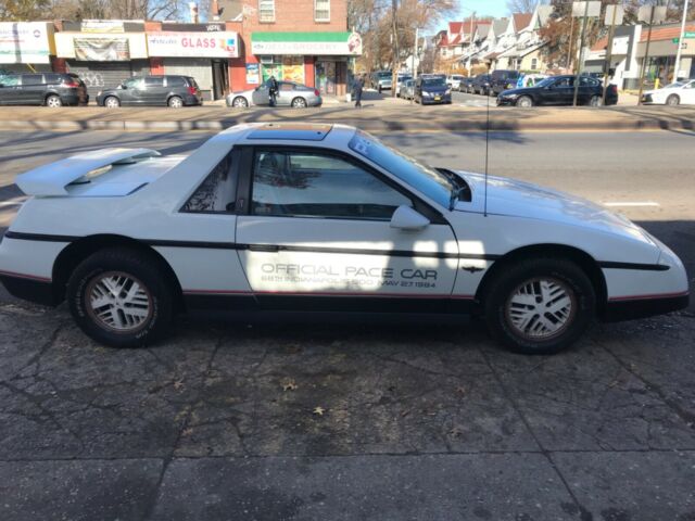 1984 Pontiac Fiero Pace Car - photo 8