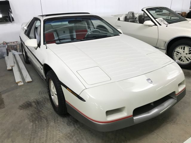 1984 Pontiac Fiero very nice