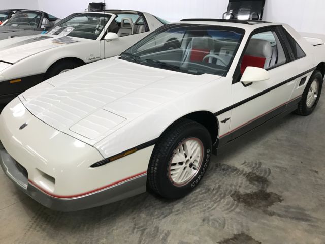 1984 Pontiac Fiero very nice - photo 3