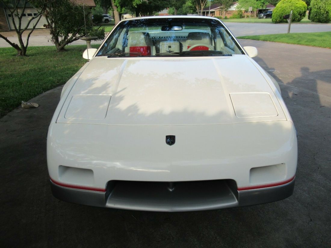 1984 Pontiac Fiero Pace Car - photo 2
