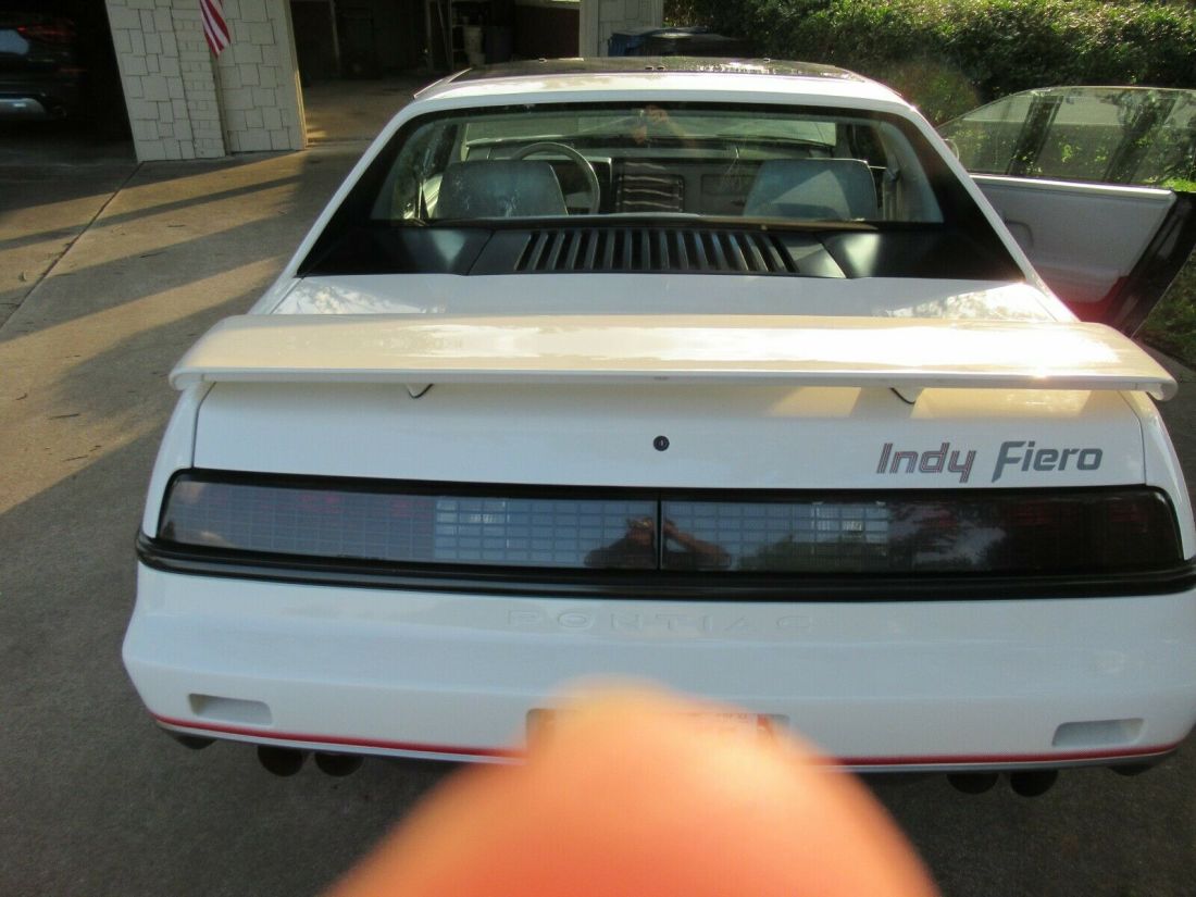 1984 Pontiac Fiero Pace Car - photo 3