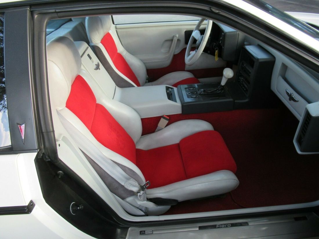 1984 Pontiac Fiero Pace Car - photo 5