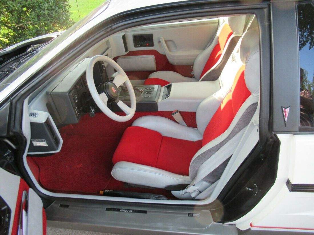 1984 Pontiac Fiero Pace Car - photo 8