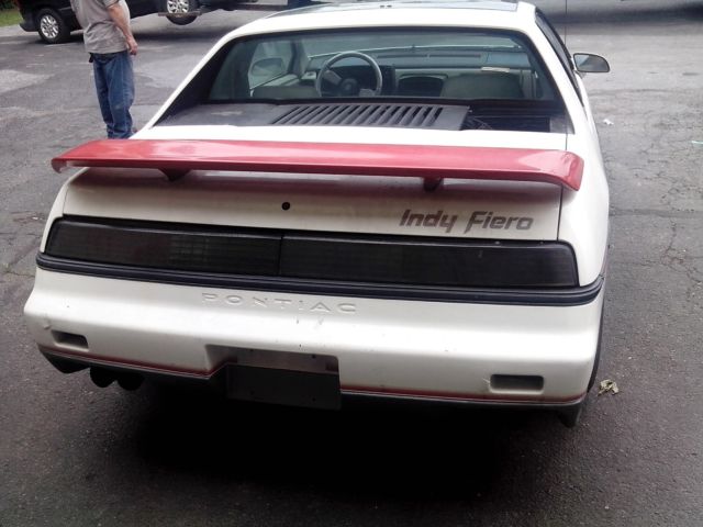 1984 Pontiac Fiero - photo 3