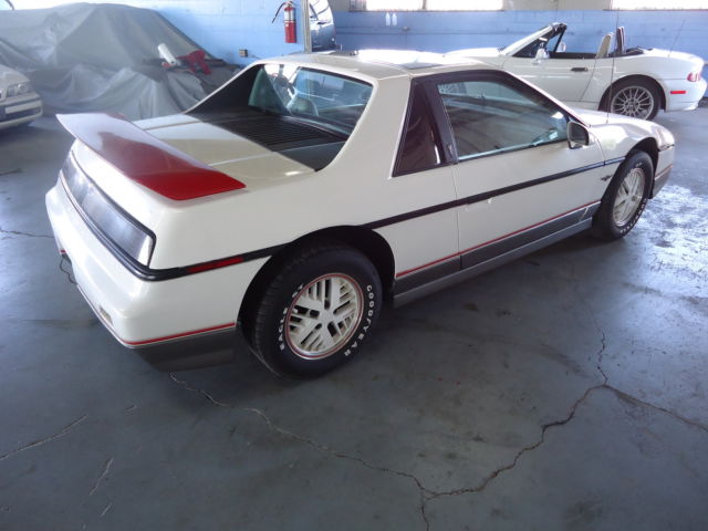 1984 Pontiac Fiero - photo 2