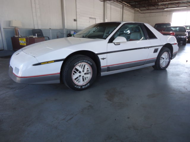 1984 Pontiac Fiero - photo 3