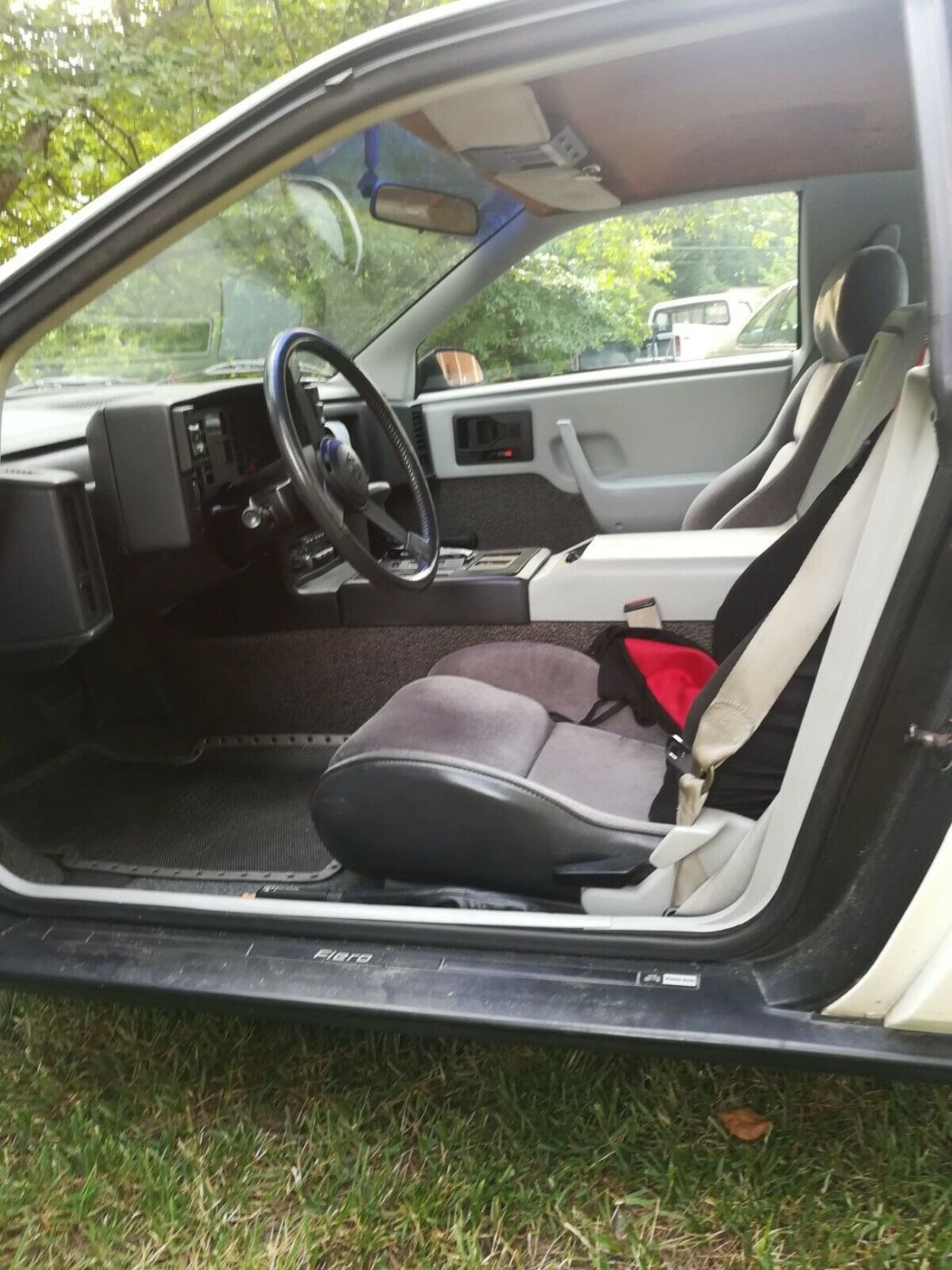 1984 Pontiac Fiero - photo 2