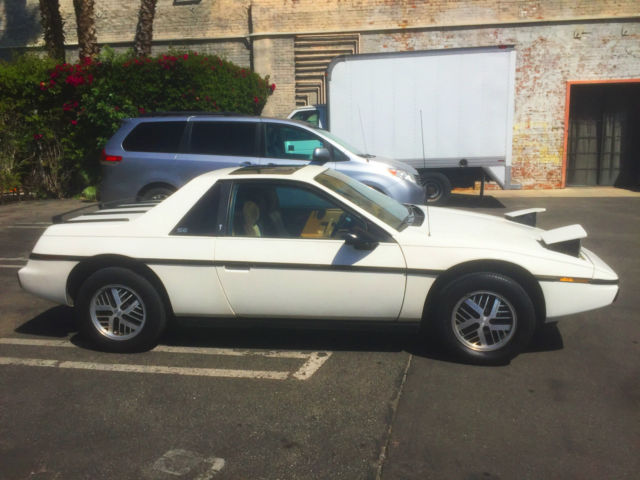 1984 Pontiac Fiero SE
