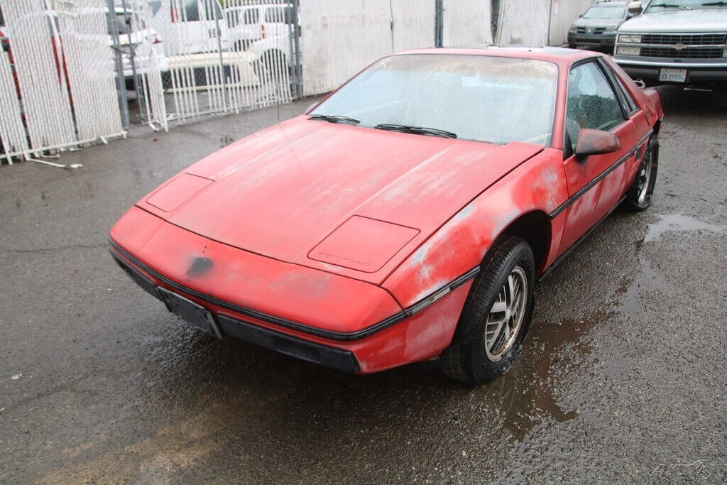 1984 Pontiac Fiero SE - photo 2