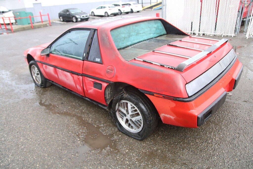 1984 Pontiac Fiero SE - photo 4