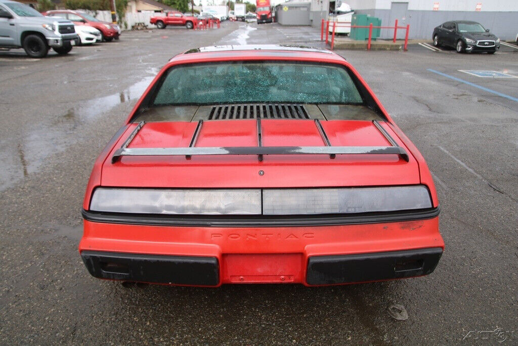 1984 Pontiac Fiero SE - photo 5
