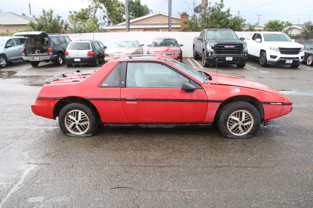1984 Pontiac Fiero SE - photo 7