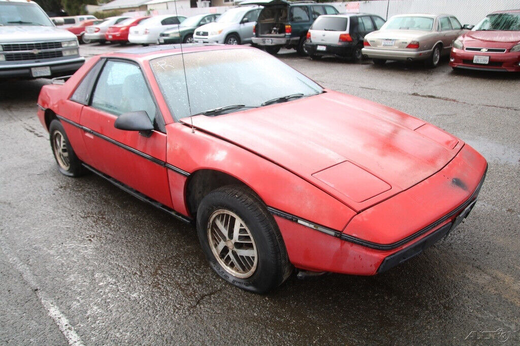 1984 Pontiac Fiero SE - photo 8