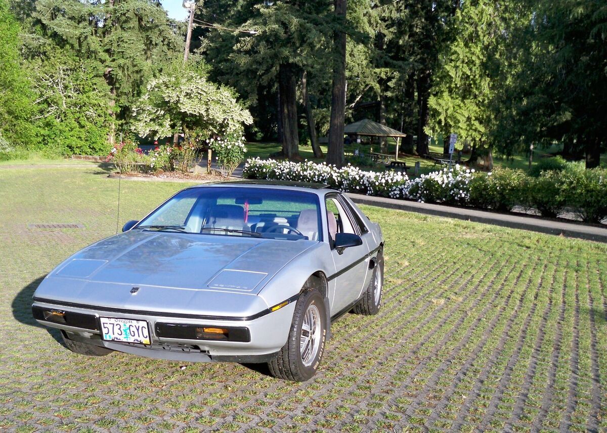1984 Pontiac Fiero SE - photo 10