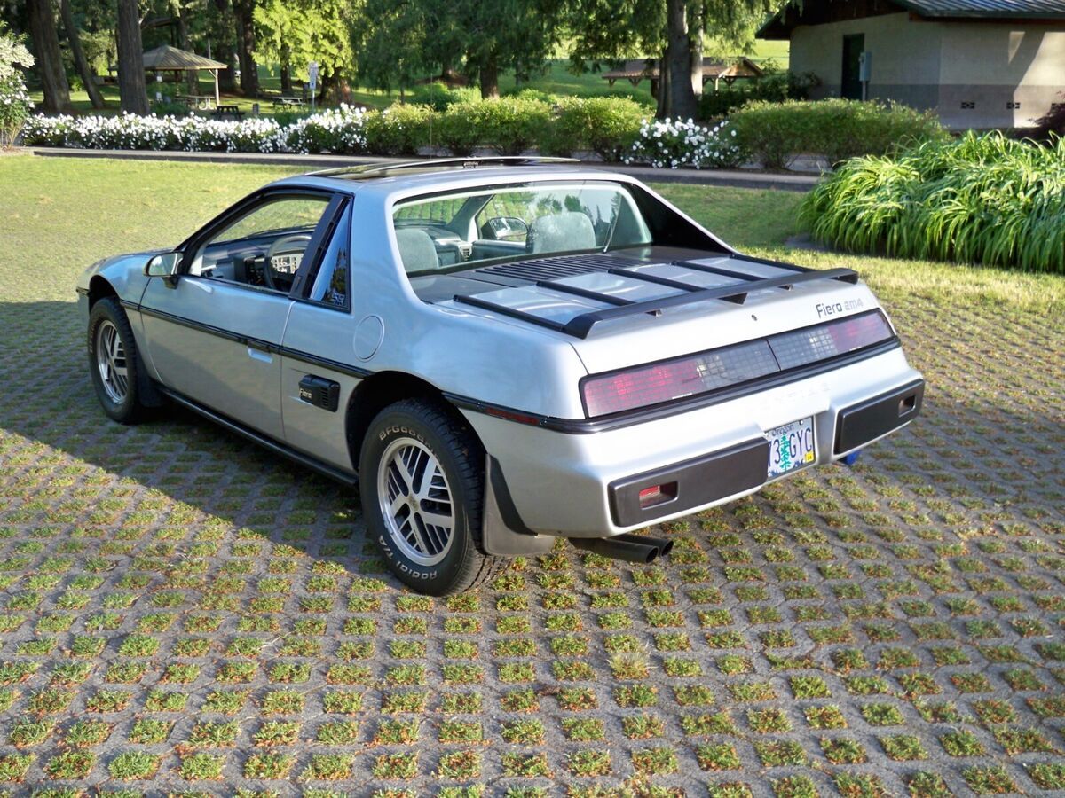 1984 Pontiac Fiero SE - photo 4