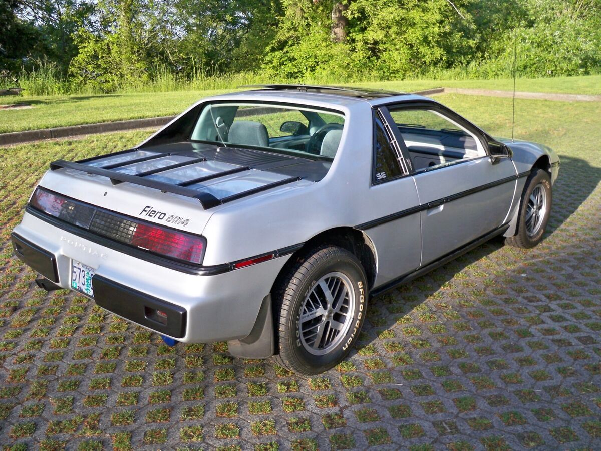 1984 Pontiac Fiero SE - photo 6