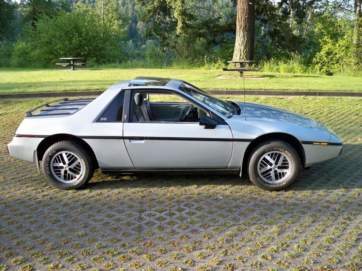 1984 Pontiac Fiero SE - photo 7