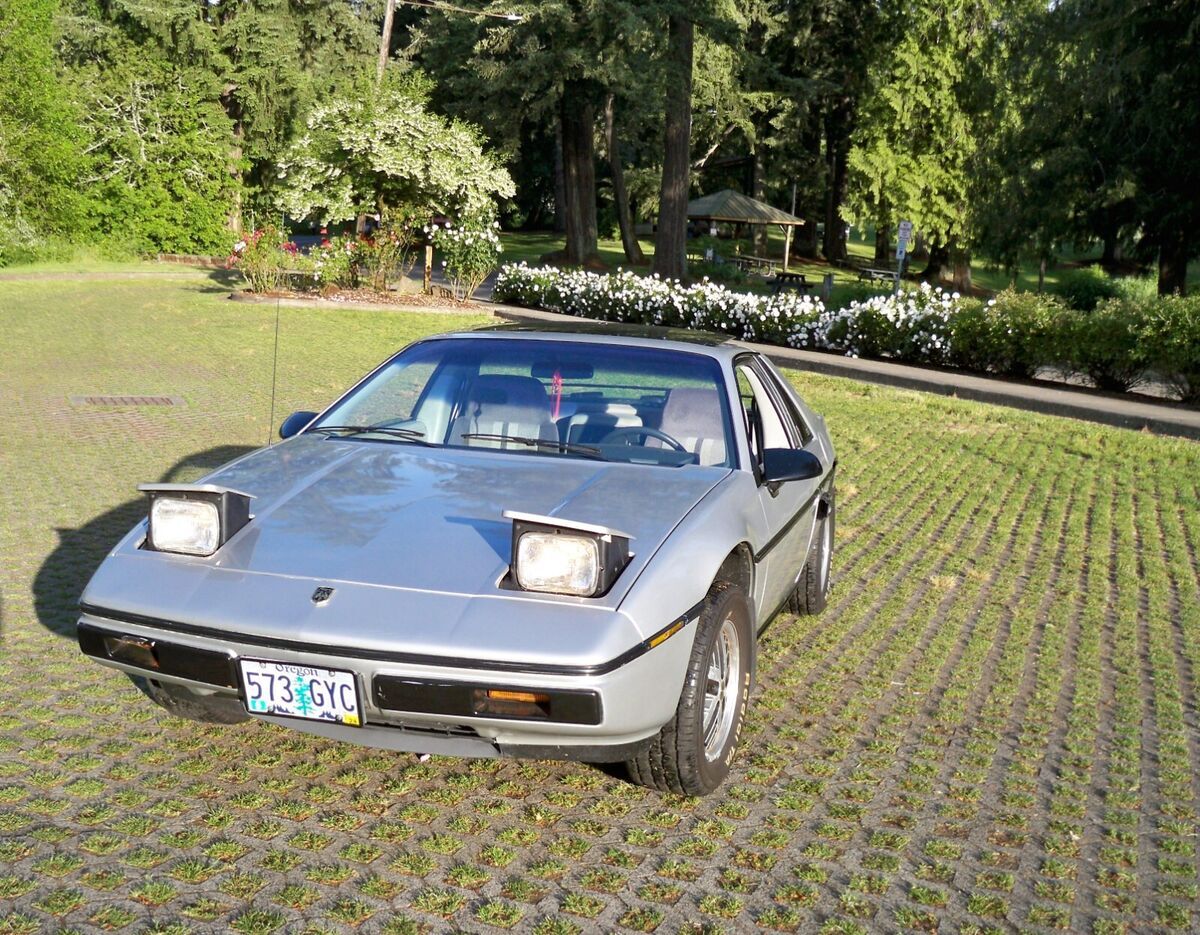 1984 Pontiac Fiero SE - photo 9