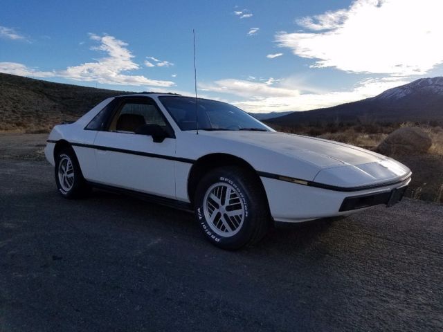1984 Pontiac Fiero SE - photo 2