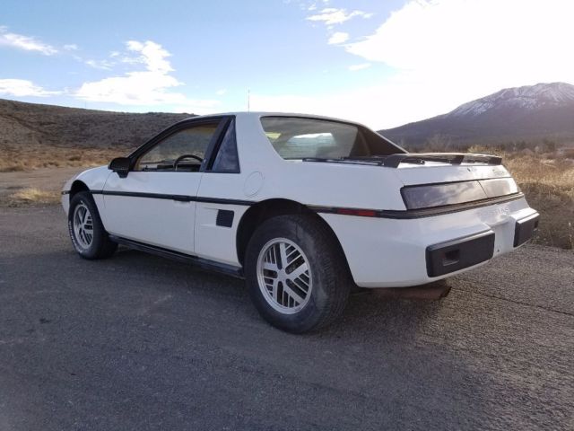 1984 Pontiac Fiero SE - photo 3