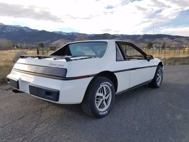 1984 Pontiac Fiero SE - photo 4