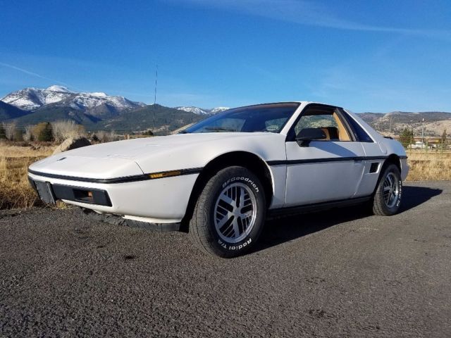 1984 Pontiac Fiero SE - photo 2