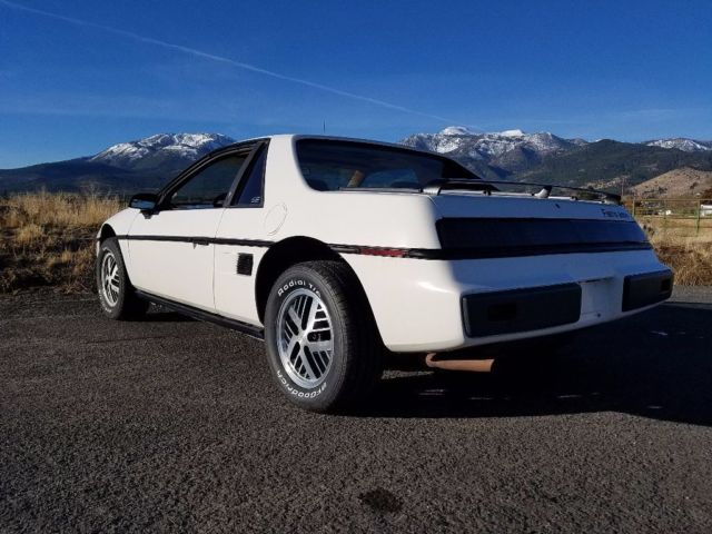 1984 Pontiac Fiero SE - photo 5